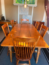 WE NEED THIS TO GO! MAKE AN OFFER!  Beautiful Pine Table