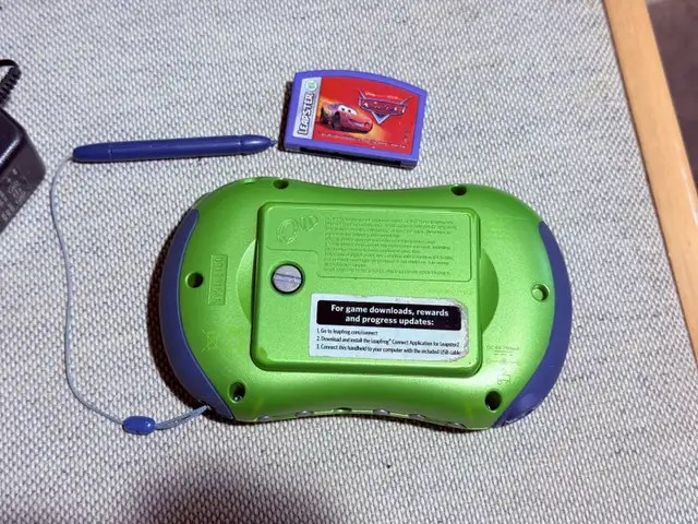 LeapFrog Leapster 2 educational handheld video game system in Toys & Games in Markham / York Region - Image 3