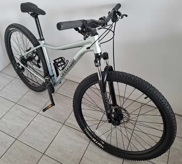 Vélo Cannodale Trail eight in Mountain in City of Montréal - Image 9