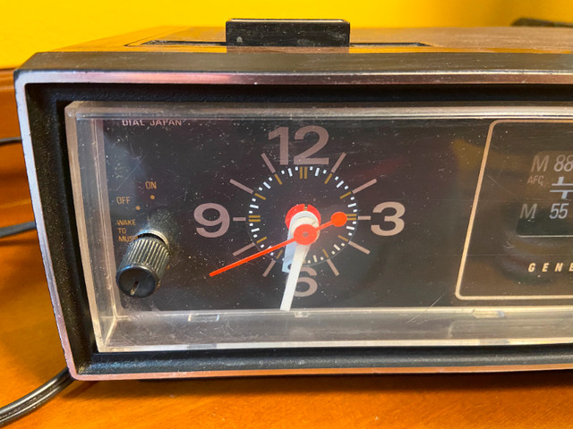 Vintage GE Radio wood grain 471614 Dial Japan electric in Arts & Collectibles in Oshawa / Durham Region - Image 2