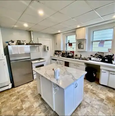 AVAILABLE IMMEDIATELY – Rooms for Rent at 40 Ferry Street! Looking for a comfortable, affordable pla...