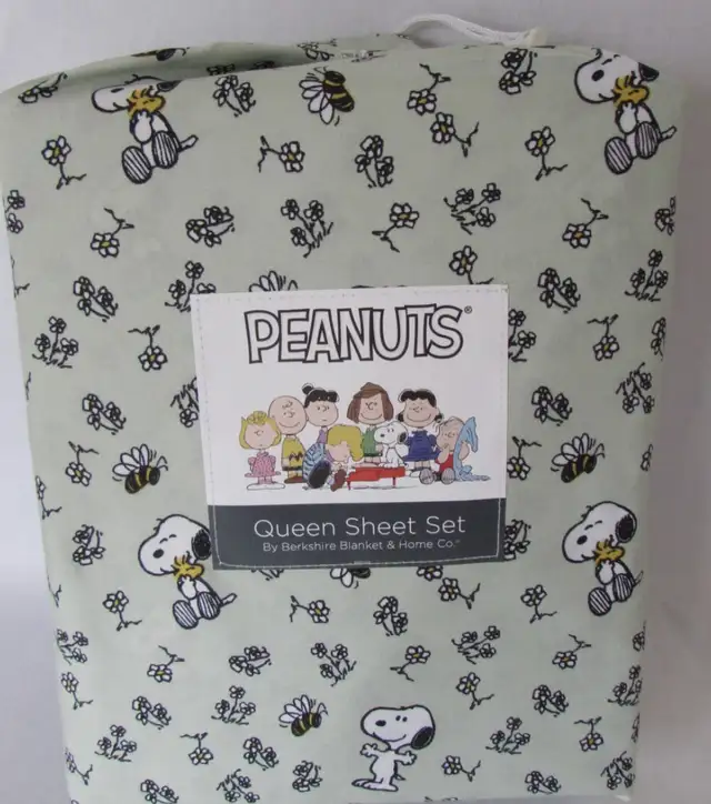 Peanuts Snoopy Queen Sheet Set in Bedding in Mississauga / Peel Region - Image 2