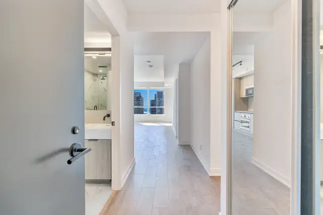 Luxury Downtown 1.5yr old 1 1 Condo for only $2750 per month