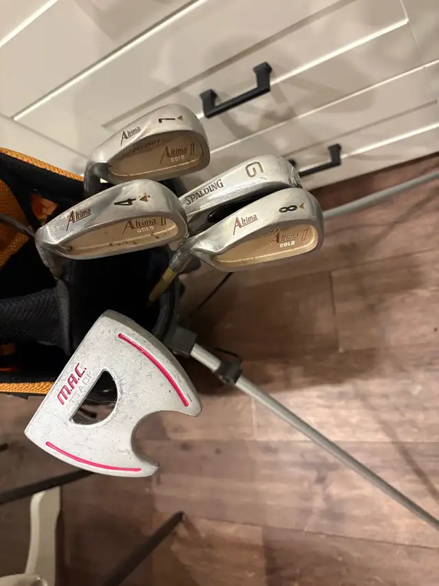 women’s left handed golf clubs and bag  in Golf in Guelph - Image 3