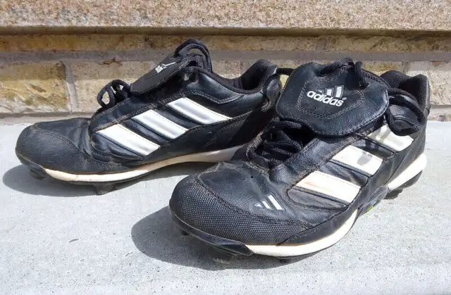 Men’s ADIDAS baseball/softball interchangeable cleats - size 10. in Baseball & Softball in Markham / York Region - Image 2