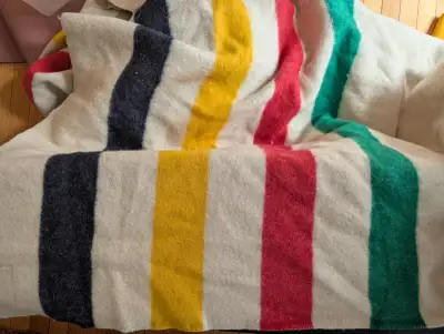 Hudson's Bay 4 point blanket for pickup in Vanier, View more