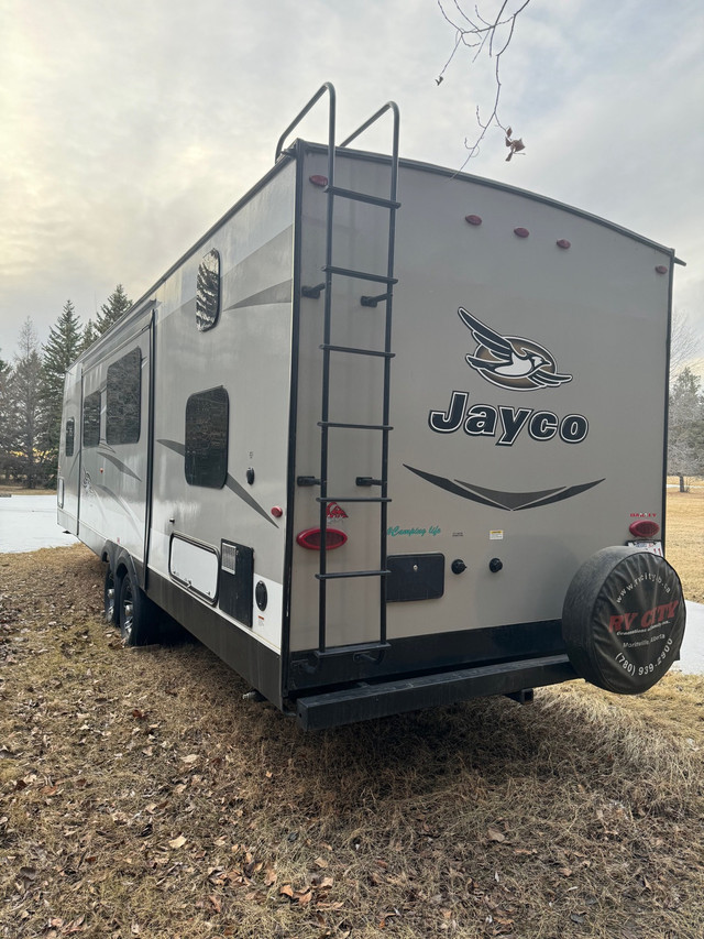 Immaculate 2017 Jayco Jayfight 28’BHBE in Travel Trailers & Campers in Strathcona County - Image 3