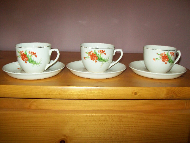 plates/mugs and saucers/beer mug/plates/christmas mugs in Kitchen & Dining Wares in Kawartha Lakes - Image 3