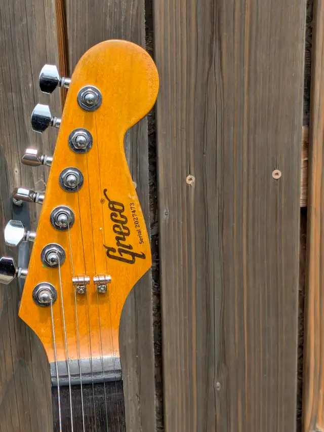 Stratocaster Guitar in Guitars in Ottawa - Image 6