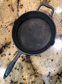 Cast iron skillet (10.5 inch)