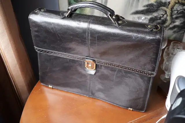 Vintage Renwick Italian Leather Case628632698759691219
