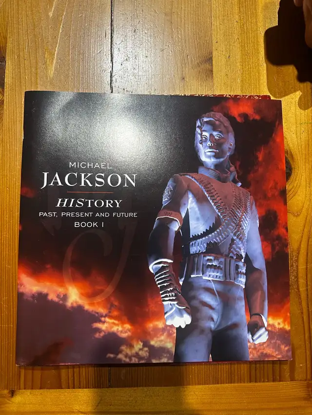 Micheal Jackson history book/records (collectors, rare find) in Arts & Collectibles in City of Halifax - Image 10