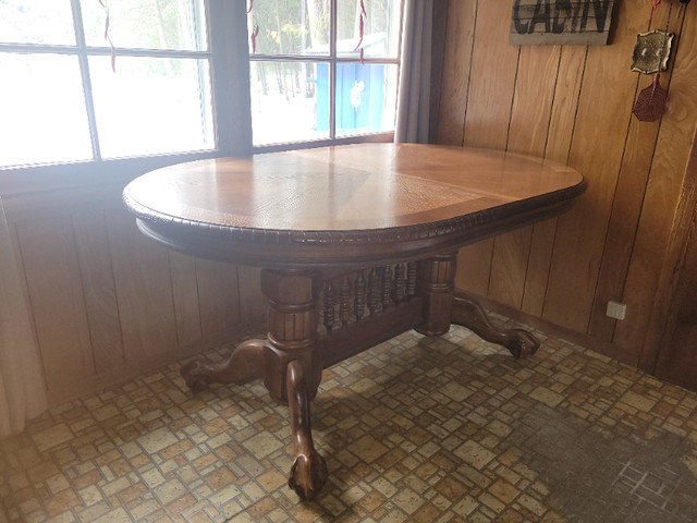 Dining Room Table in Dining Tables & Sets in Kawartha Lakes - Image 2