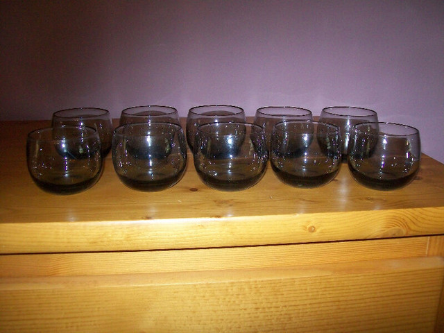 shot glasses/festive holder/glasses in Kitchen & Dining Wares in Kawartha Lakes - Image 3