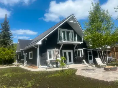 Vacation Rental Nellie Lake Iroquois Falls ,, - 3 bed 2 bath sleep 6 , - on the beach and beside ski...