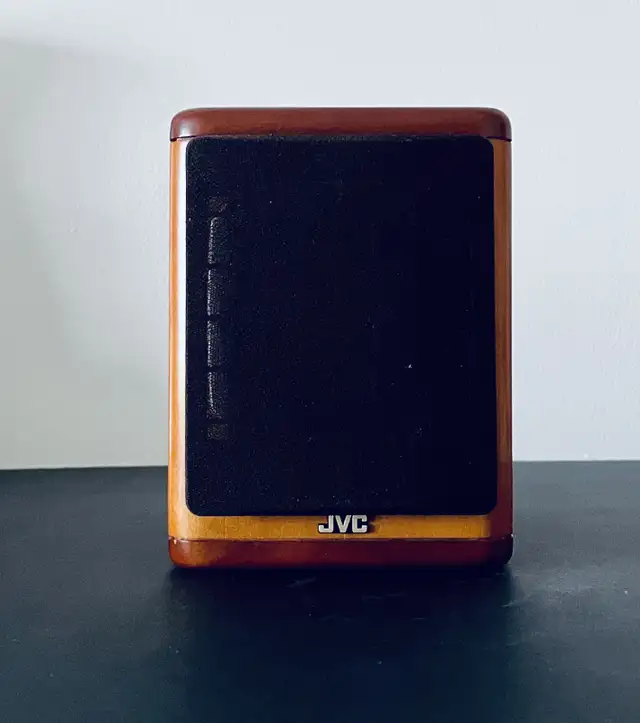 1 X JVC Mini Bookshelf Stereo Full Range Speaker (Japan) in Speakers in Markham / York Region - Image 9