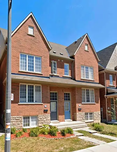 July 1, 25 Room avail for female student in cozy basement $750