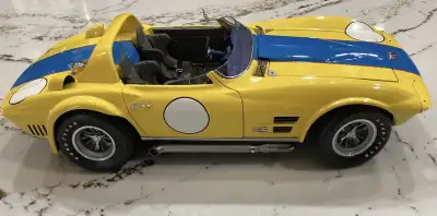 Exoto 1/18 Scale DC21823S - Rare 1964 Chevrolet Corvette Grand Sport GS - Yellow/Blue. $375 CAN Sell...