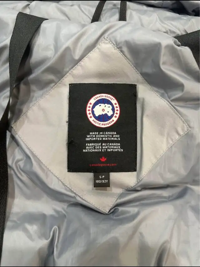 Canada Goose Grey Winter Jacket in Women's - Tops & Outerwear in Calgary - Image 7