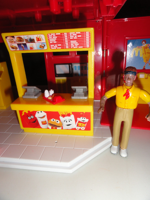 Resto  McDonald's   Vintage 2003  RARE. dans Jouets et jeux  à Ville de Québec - Image 4