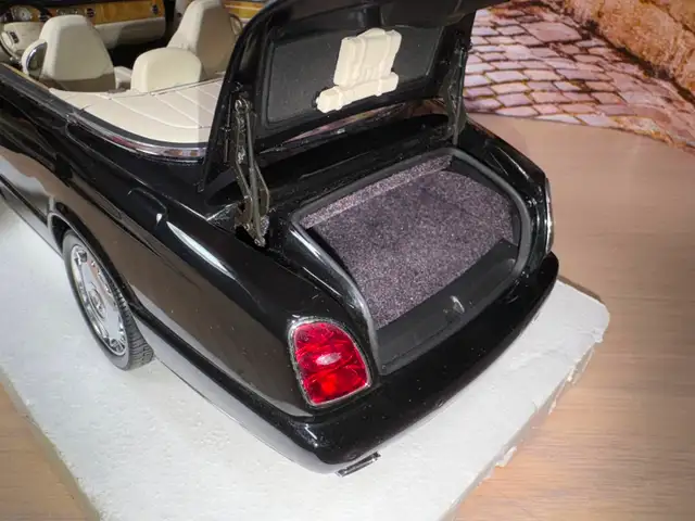 1:18 Minichamps Bentley Azure Convertible (2006) Diecast Model N in Arts & Collectibles in Mississauga / Peel Region - Image 9