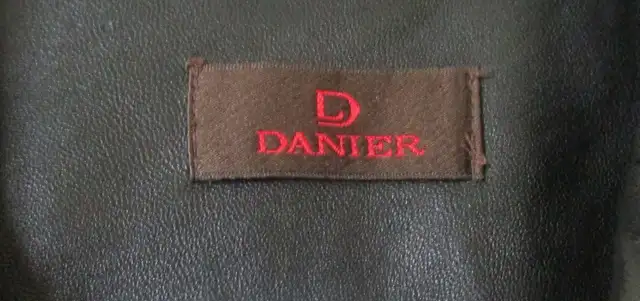 (DFU-006) Women’s  Lined Danier Leather Blazer Jacket in Women's - Tops & Outerwear in City of Toronto - Image 3