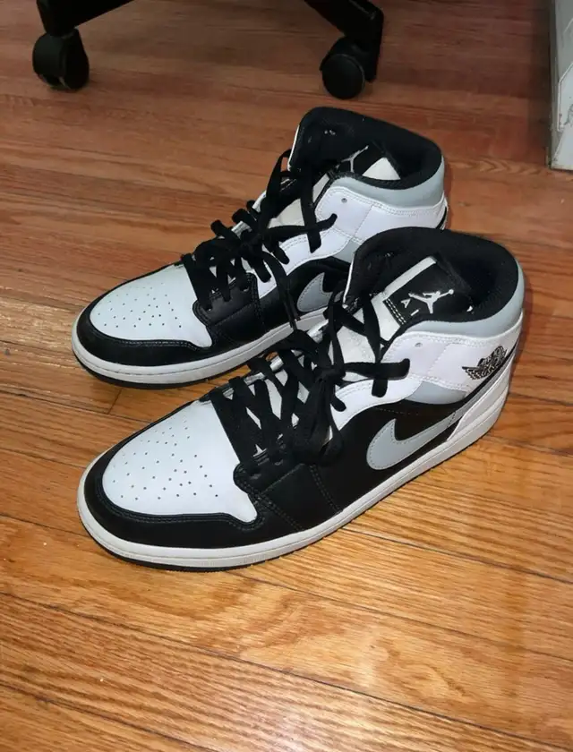 Air Jordan 1 Mid White Shadow - Size 10.5 US in Men's Shoes in City of Toronto - Image 3