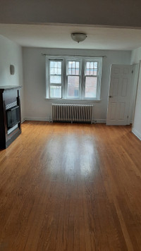 2 Bedroom Apartment on a quiet dead end street.