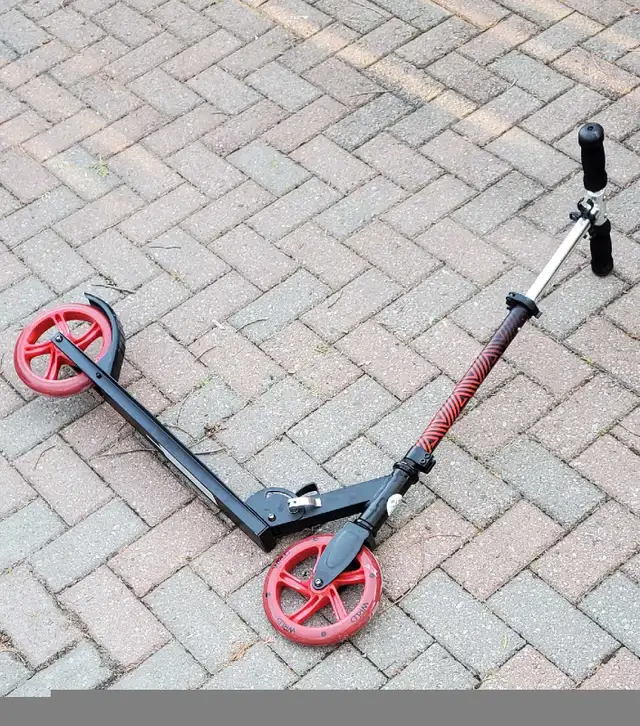 New  Big Wheeled Scooter in Kids in Barrie - Image 4
