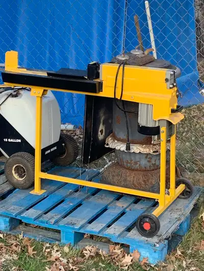 Log Splitter barely used, no longer needed. Princess auto pricing was $570, asking $395OBO