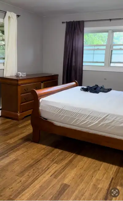 London close to UOW 3+2 detached house for rent