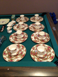 ROYAL ALBERT CHINA. - 8 place setting