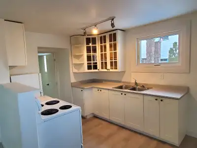 1 bedroom apartment on the first floor with separate entrance and 1 parking place is available for r...