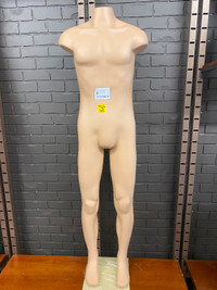 MALE STRAIGHT STANDING BRAZILIAN MANNEQUIN WITHOUT ARMS