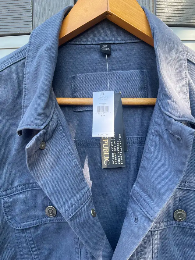 Banana Republic trucker jacket  in Men's in Ottawa - Image 3