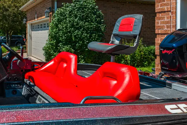 1996 rajun cayjun bass boat 2001 yamaha motor 150hp in Powerboats & Motorboats in Markham / York Region - Image 6