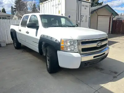 Great truck .4x4 .5.3 litre engine . New tires and water pump . Have new wheel speed sensors to inst...