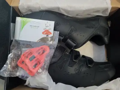 NEW in box! Hiland unisex indoor cycling shoes + Clips!, View more