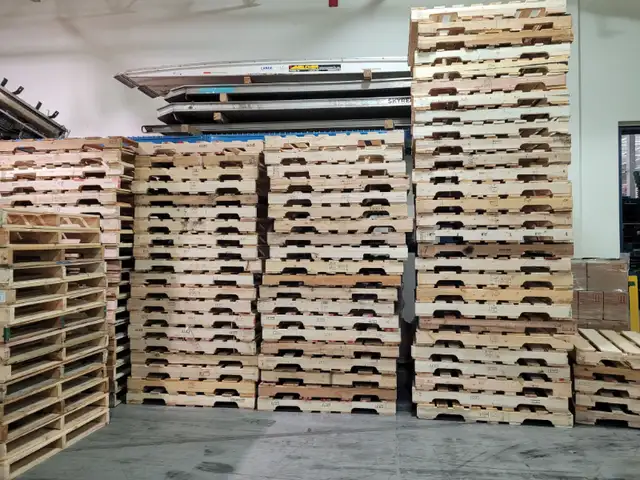 Pallet in stock STORED indoors OVERSize average size UNDERPRICED in Other in Mississauga / Peel Region - Image 8