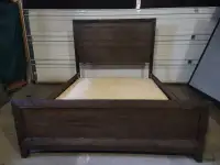 Excellent Wooden Queen Size Bedframe with Plywood bed board