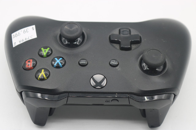 Xbox Core Wireless Gaming Controller – Carbon Black (#37998-2) dans XBOX One  à Ville d’Halifax
