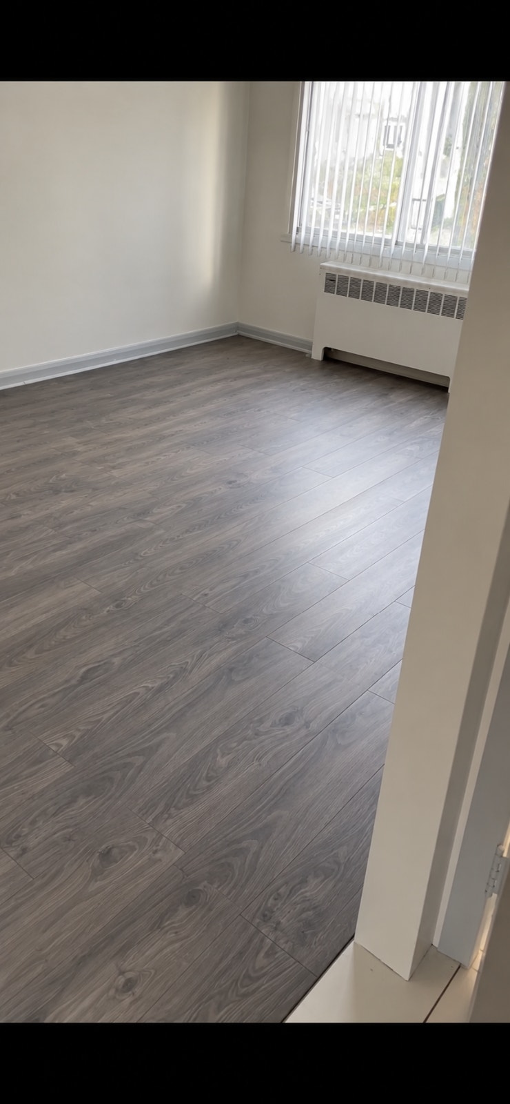 3 ch/ maison / apar  NDG / CSL . Dispo + garage + cour arrière 4