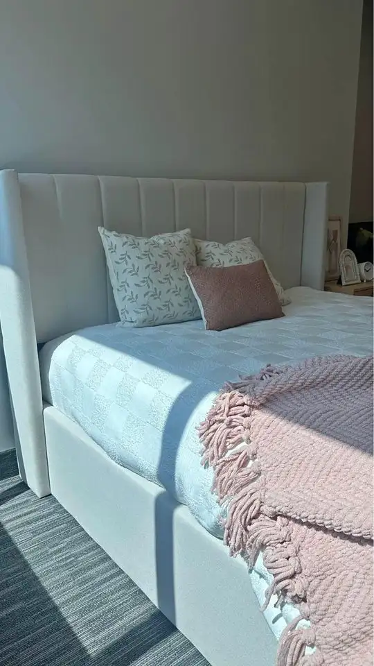 ✨ Queen Size Hydraulic Lift Storage Bed | Brand New in Box in Beds & Mattresses in Peterborough - Image 3