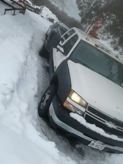 06 chevy 3500 lbz duramax lots of new parts new tires and rims all round good truck fires right up N...
