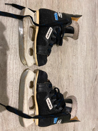 Bauer hockey skates- size kids 11 and youth 1