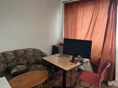 Appartement 1 et 1/2, en demi-sous-sol à louer, bien ensoleillé, chauffé non éclairé ( vous payez Hy...