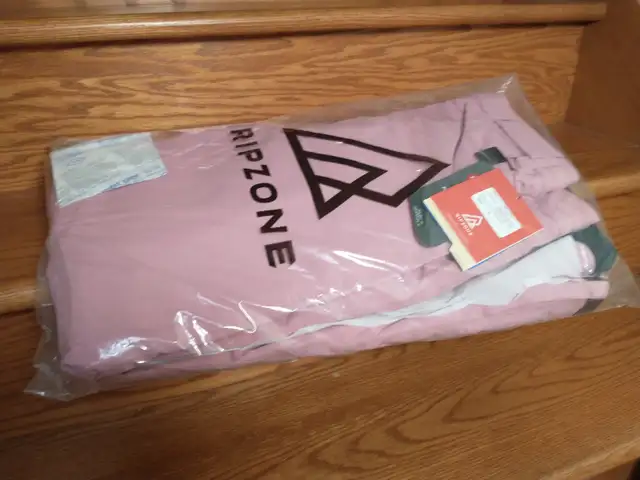 NEW [XL] Women's Smokey Insulated Waterproof Ski Pants (Ripzone) in Women's - Tops & Outerwear in Markham / York Region - Image 6