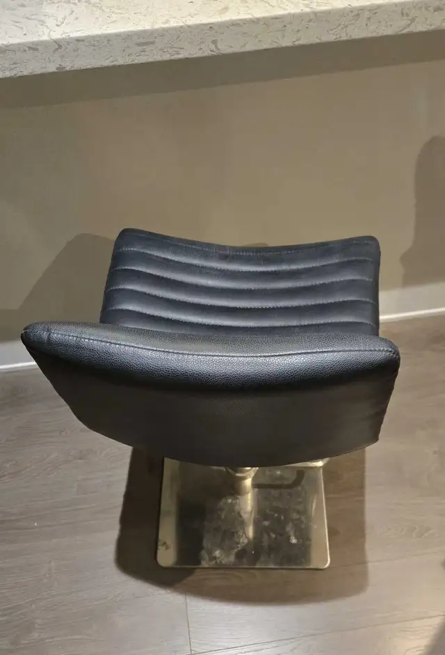 black bar stool in Chairs & Recliners in Markham / York Region - Image 3