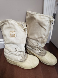 Sorel Snowlion Handcrafted boots made of natural rubber size 9