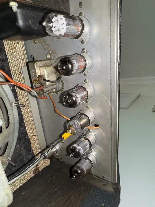 1966 Epiphone Ensign EA-14RVT 2x10 vintage amplifier in Amps & Pedals in City of Toronto - Image 10